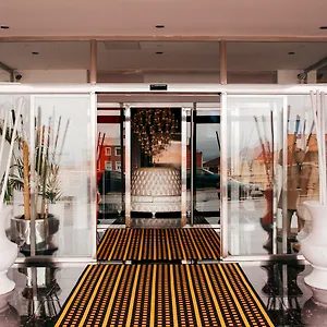 Art (adults Only) 3*, Santander España